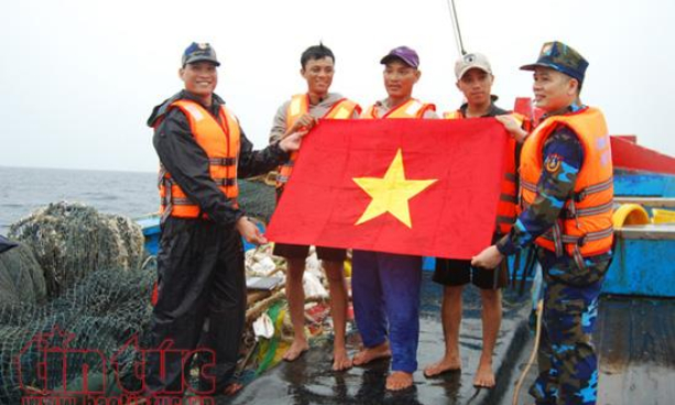 Cảnh sát biển Việt Nam &#8211; Trung Quốc kiểm tra tàu cá trên Vịnh Bắc Bộ