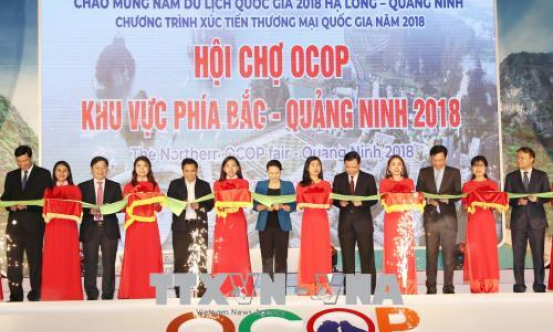 Chủ tịch Quốc hội cắt băng khai mạc Hội chợ OCOP Quảng Ninh