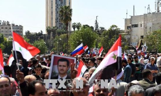 Người dân Syria rầm rộ tuần hành ủng hộ Tổng thống al-Assad