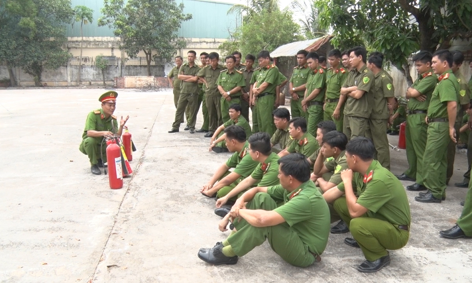 Đức Hòa: Tập huấn công tác PCC và cứu nạn, cứu hộ cho CA huyện