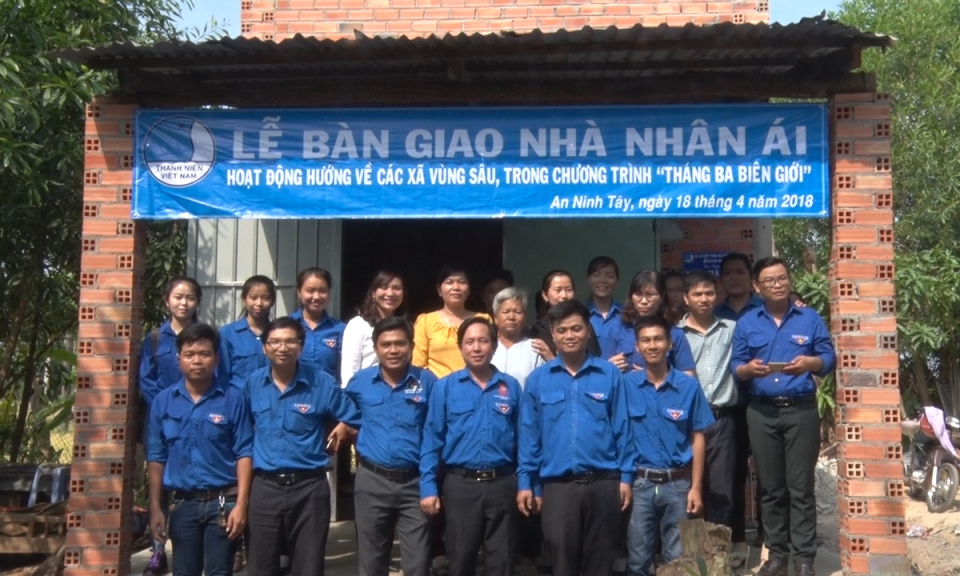 Đức Hoà: Bàn giao căn nhà nhân ái