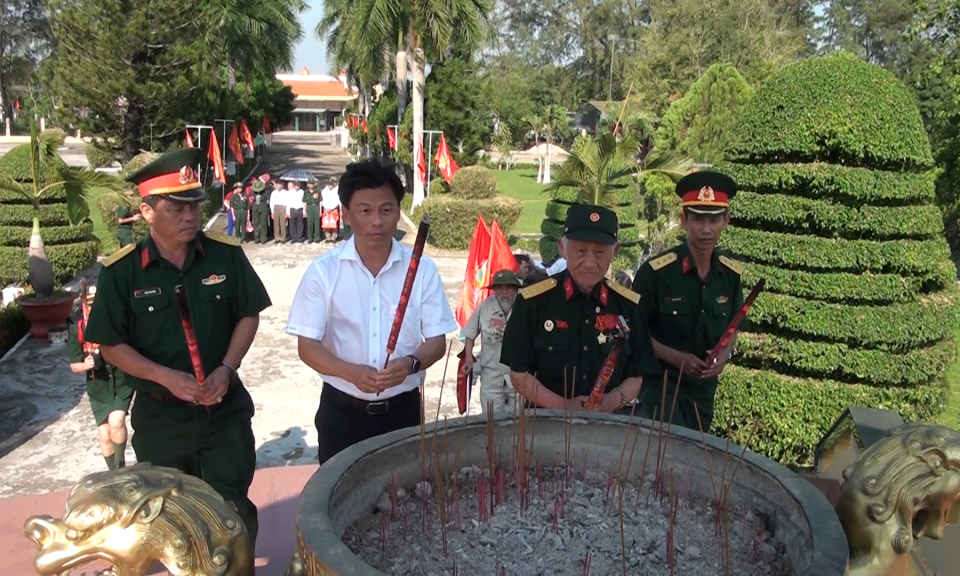 Đoàn cựu chiến binh Hà Nội về thăm lại chiến trường xưa
