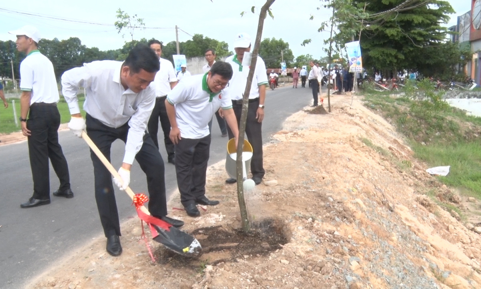 Đức Hoà: Lễ mittinh hưởng ứng ngày môi trường thế giới năm 2018