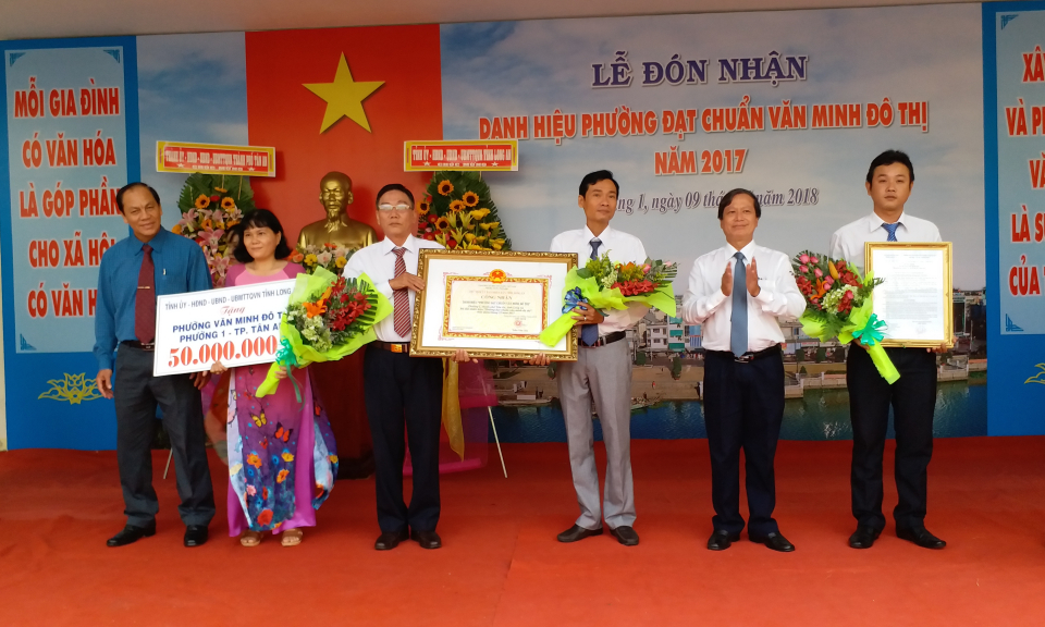 Phường 1, Tp. Tân An đón nhận danh hiệu phường đạt chuẩn văn minh đô thị