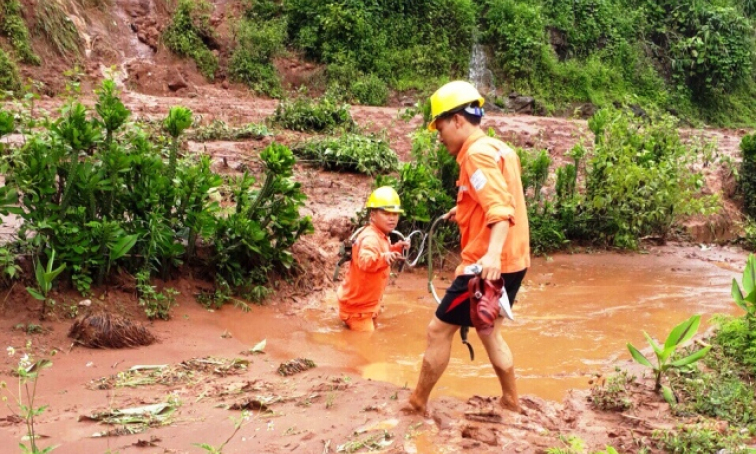 Hơn 13.000 hộ dân mất điện do mưa lũ