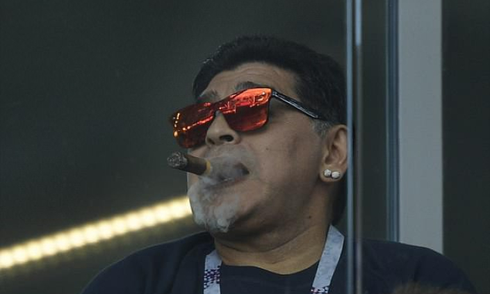 Mỗi ngày dự W.C, FIFA phải trả hơn 300 triệu cho Maradona