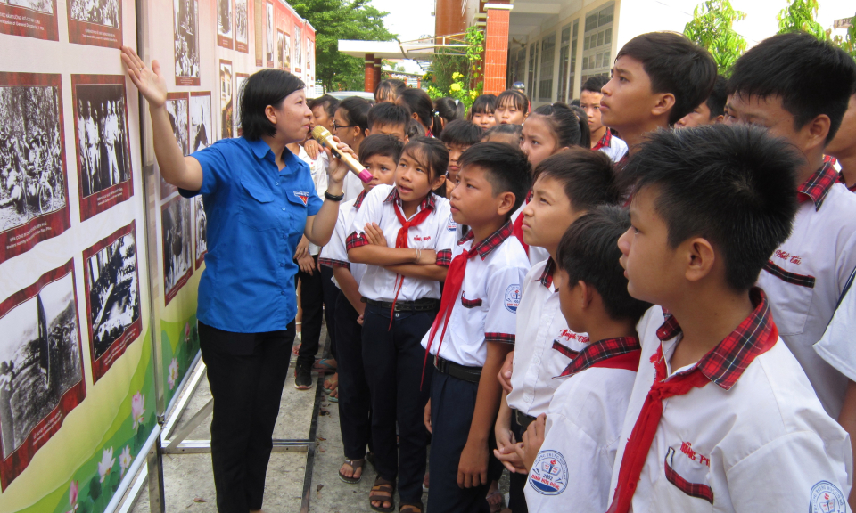 Triển lãm chuyên đề Tiểu sử và sự nghiệp Chủ tịch Hồ Chí Minh