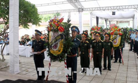 Lễ viếng và truy điệu hai phi công hy sinh khi bay huấn luyện tại Nghệ An