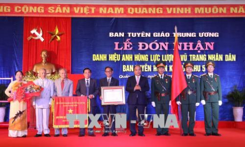 Ban Tuyên huấn Khu ủy Khu V đón nhận danh hiệu Anh hùng Lực lượng vũ trang nhân dân