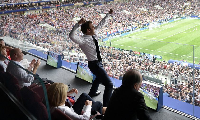 Tổng thống Macron tươi hết cỡ khi Pháp vô địch World Cup 2018