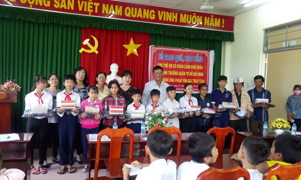 Thủ Thừa: Tiếp sức học sinh đến trường