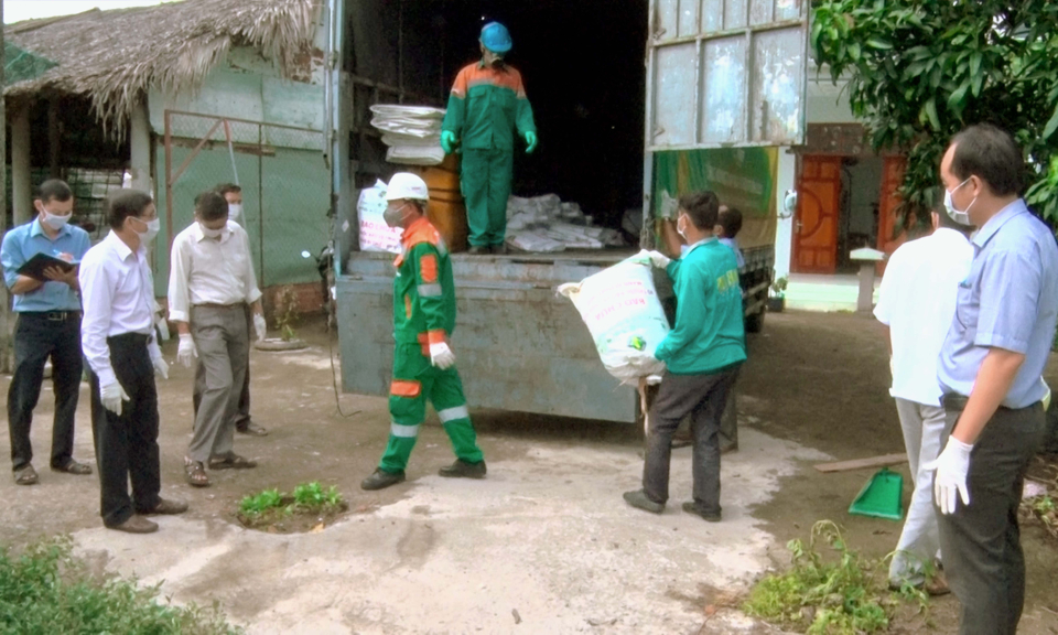 Tân Thạnh : Thực hiện chương trình “Cùng nông dân bảo vệ môi trường” năm 2018