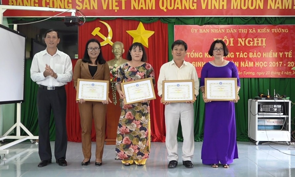 TX Kiến Tường: Tổng kết công tác BHYT học sinh sinh viên năm học 2017 – 2018