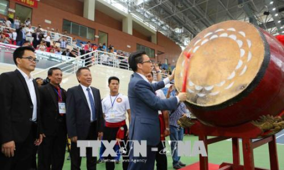 Phó Thủ tướng Vũ Đức Đam đánh trống khai mạc Giải vô địch thế giới Võ cổ truyền Việt Nam