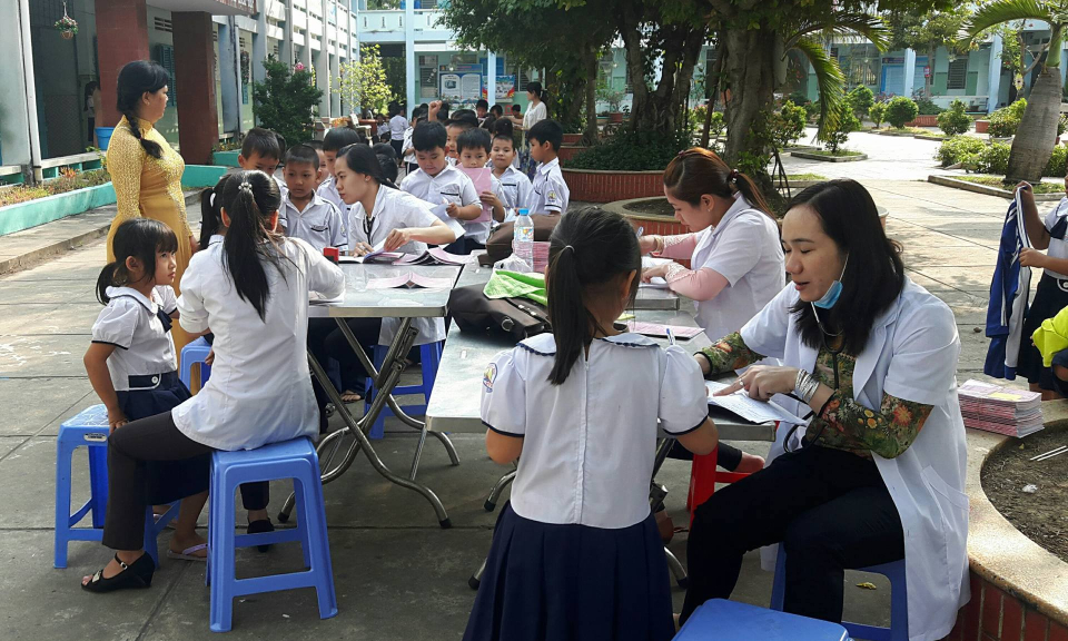 Bến Lức: Tăng cường đảm bảo sức khoẻ học sinh trong năm học mới 2018-2019