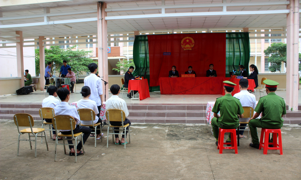 Mộc Hoá: Tổ chức phiên toà giả định trong trường học