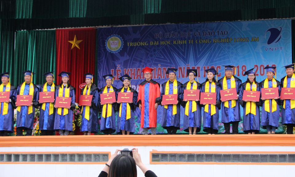 Trường ĐHKTCN Long An khai giảng năm học 2018 &#8211; 2019