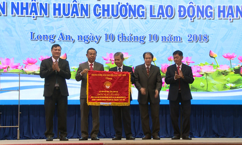 Long An: Hội khuyến học tỉnh đón nhận Huân chương Lao động hạng Nhì