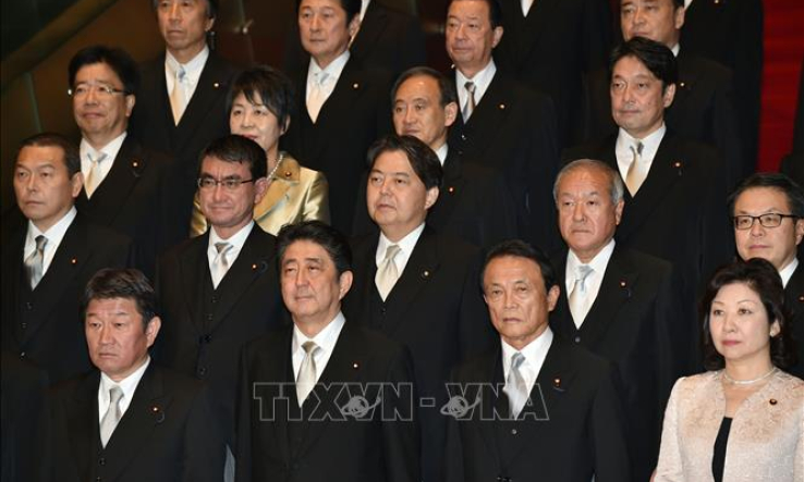 Thủ tướng Nhật Bản Shinzo Abe cải tổ nội các và ban lãnh đạo đảng LDP