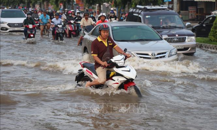 Cần Thơ: Ngày thứ tư liên tiếp triều cường dâng cao kỷ lục, nguy cơ vỡ đê