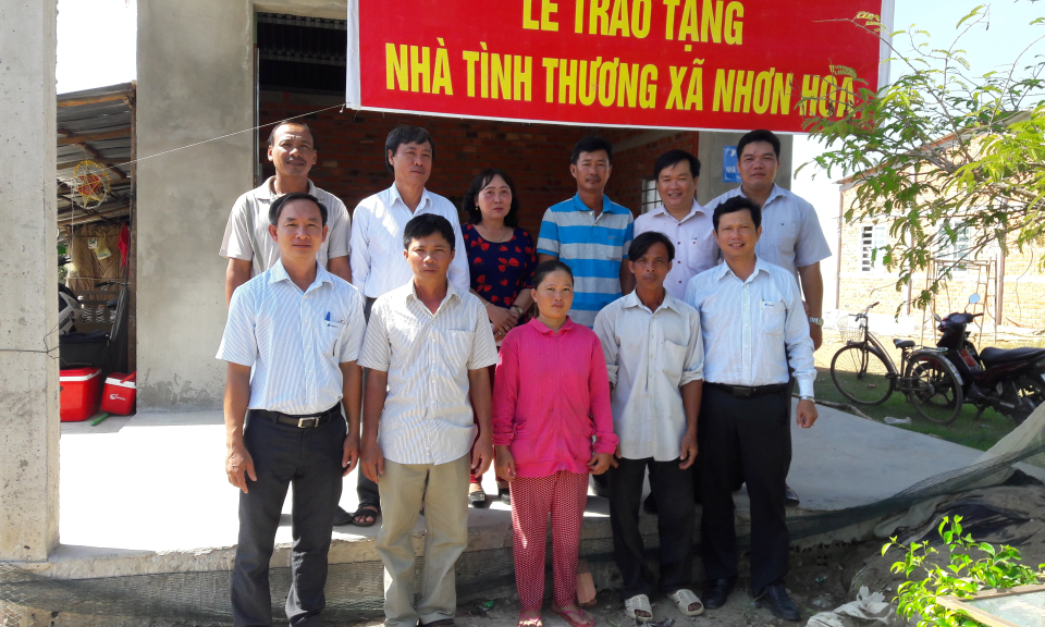 VNPT Long An trao tặng nhà tình thương cho hộ nghèo