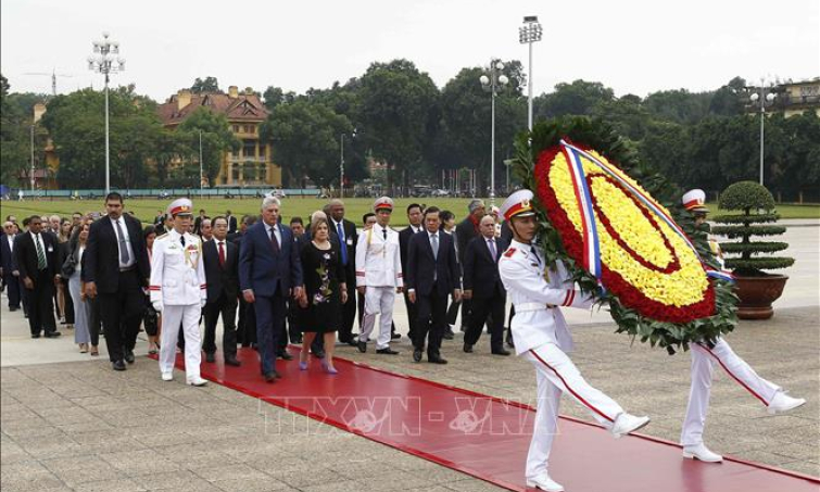 Chủ tịch Cuba Miguel Díaz-Canel vào Lăng viếng Chủ tịch Hồ Chí Minh