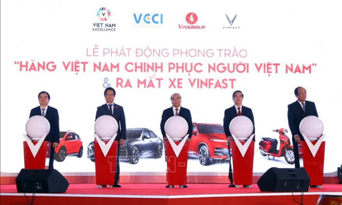 Thủ tướng Nguyễn Xuân Phúc dự lễ ra mắt xe VinFast tại Hà Nội