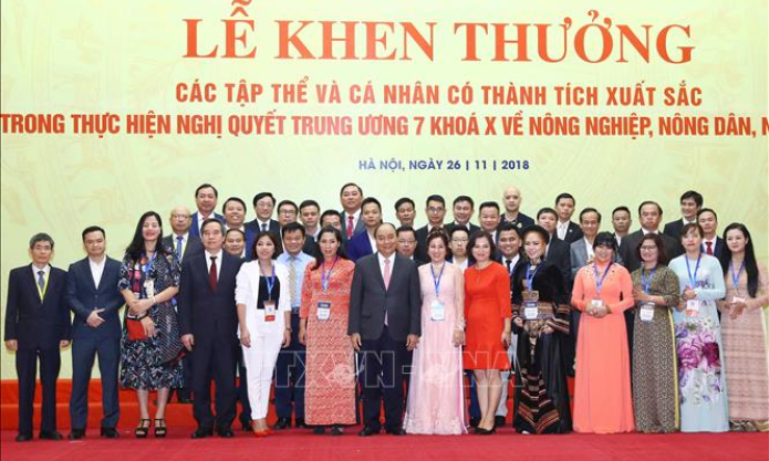 Thủ tướng trao thưởng cho các tổ chức và cá nhân có thành tích xuất sắc về tam nông