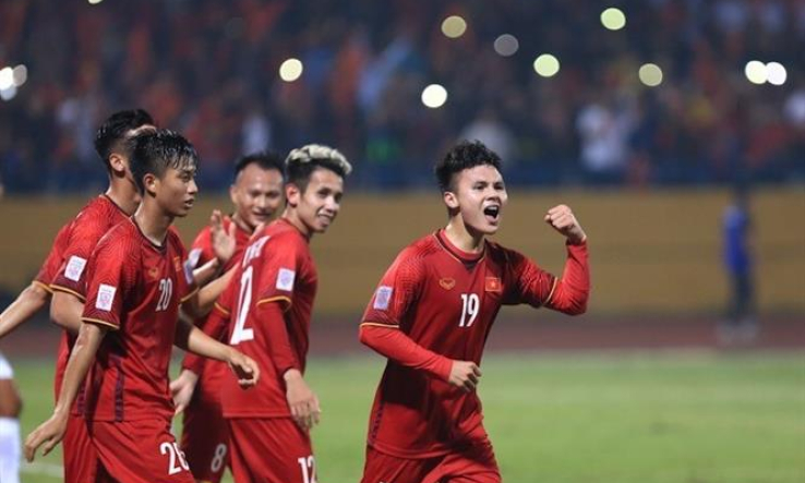 Đánh bại Campuchia 3 &#8211; 0, đội tuyển Việt Nam vào bán kết với ngôi nhất bảng