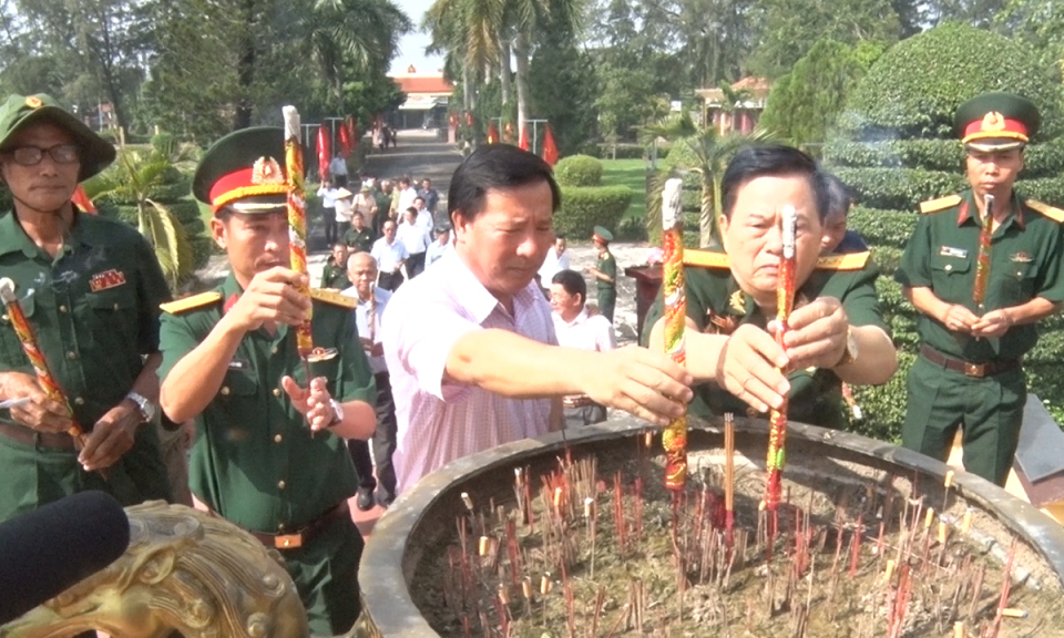 Đoàn cựu chiến binh trung đoàn 271 về thăm chiến trường xưa tại Đức Hòa