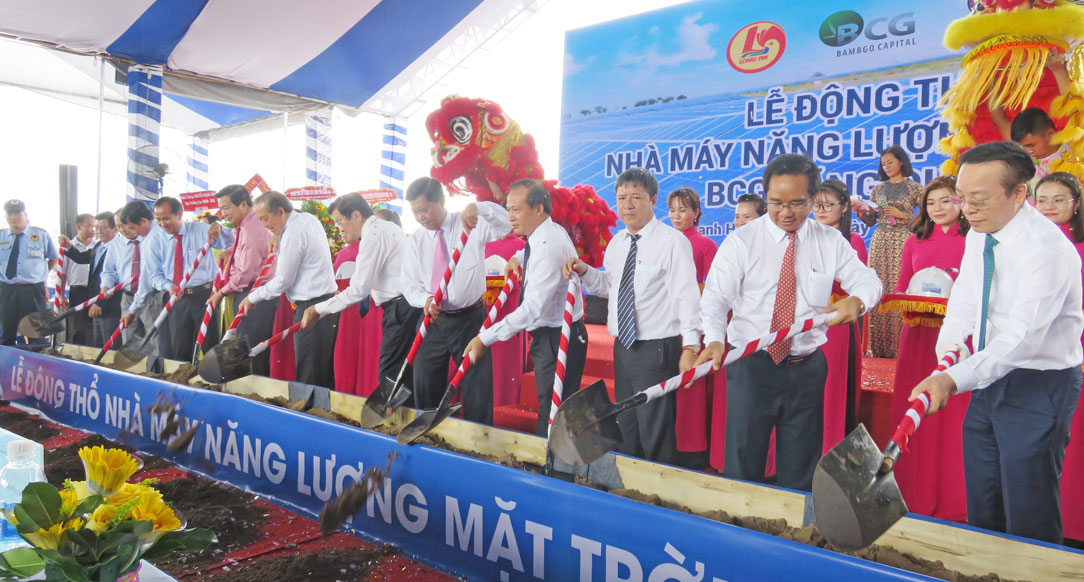 Phó Thủ tướng Thường trực Chính phủ - Trương Hòa Bình, lãnh đạo tỉnh dự Lễ động thổ Nhà máy Điện năng lượng mặt trời BCG Băng Dương