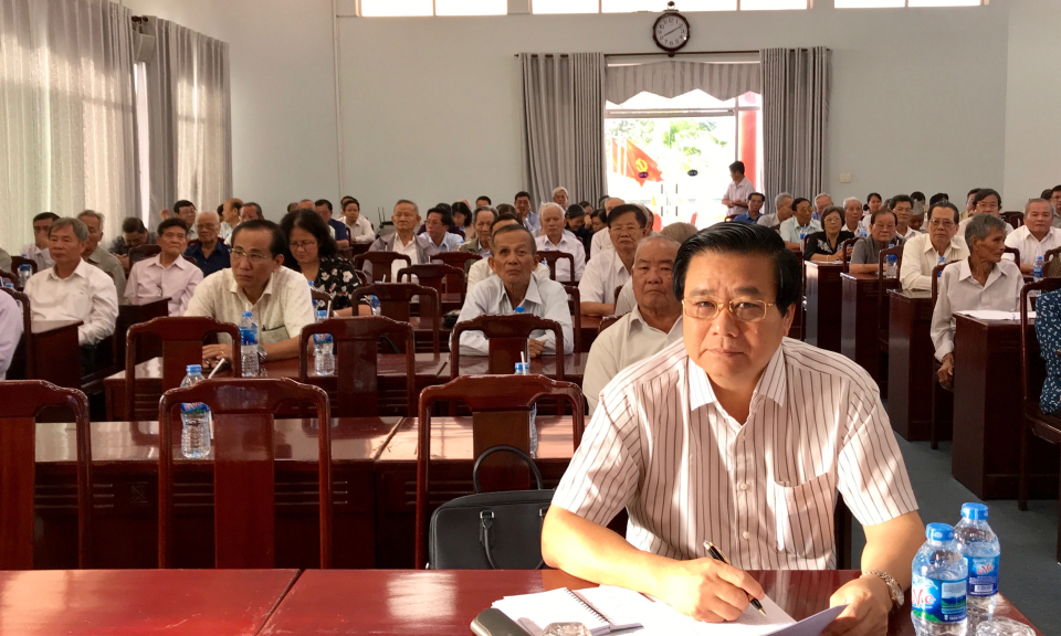 Tỉnh ủy Long An thông tin tình hình kinh tế, xã hội đến nguyên lãnh đạo tỉnh