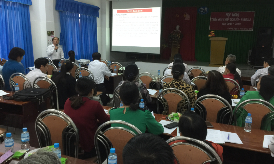 Tân Hưng: Triển khai chiến dịch tiêm vắc xin Sởi – Rubella bổ sung