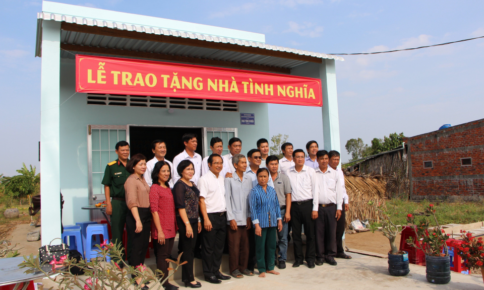 Lãnh đạo tỉnh thăm và chúc tết tại xã Thừa Đức, huyện Bình Đại tỉnh Bến Tre