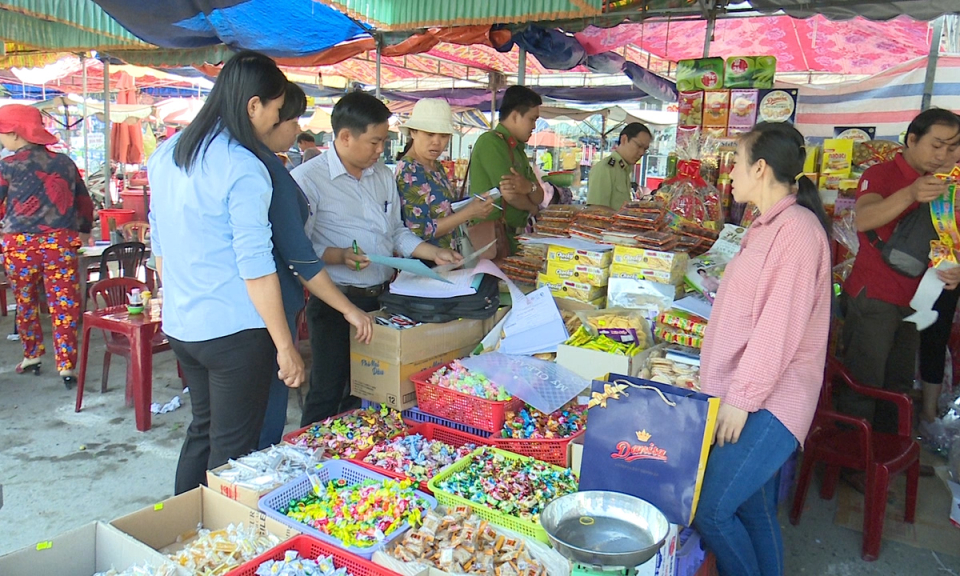 Đức Hoà: Kiểm tra an toàn thực phẩm trong dịp Tết Nguyên đán Kỷ Hợi 2019