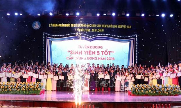 Tuyên dương &#8216;Sinh viên 5 tốt&#8217; và trao giải thưởng &#8216;Sao Tháng Giêng&#8217; năm 2018