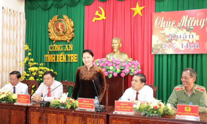 Chủ tịch Quốc hội Nguyễn Thị Kim Ngân chúc Tết Công an và Bộ Chỉ huy Bộ đội biên phòng tỉnh Bến Tre