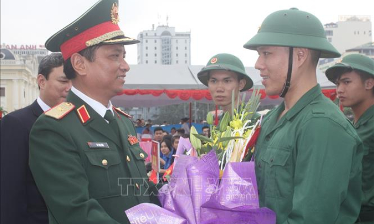 Nhiều địa phương hoàn thành giao quân trang trọng, tiết kiệm