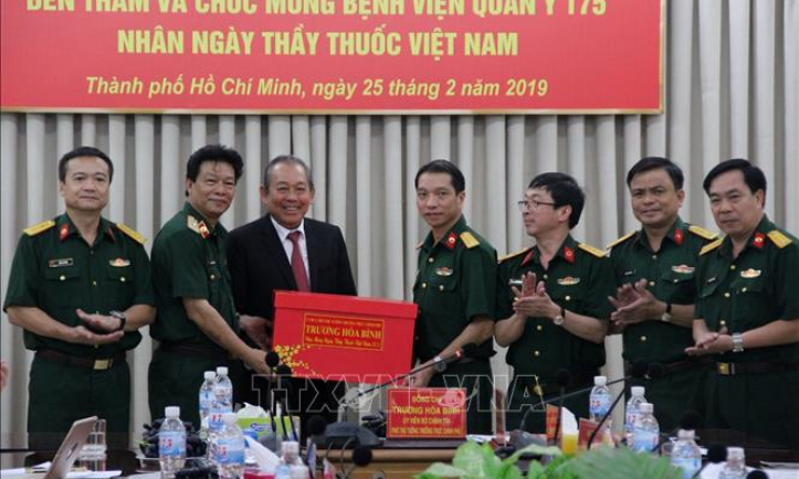 Phó Thủ tướng Trương Hòa Bình thăm, làm việc với Bệnh viện Quân y 175