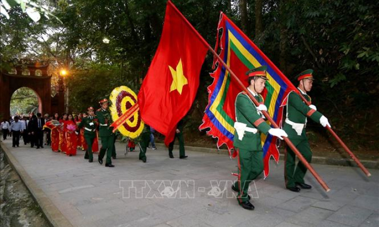 Dâng hương tưởng niệm các Vua Hùng đêm giao thừa Tết Kỷ Hợi 2019