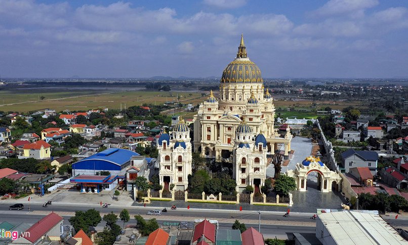 Lâu đài hoành tráng như trong truyện cổ tích của đại gia Ninh Bình