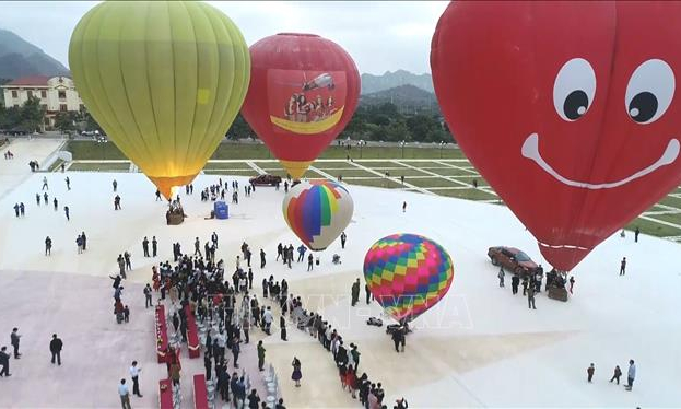 Lễ hội bay khinh khí cầu quốc tế trên cao nguyên Mộc Châu