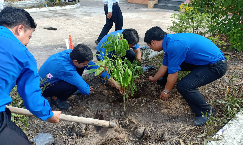 Bến Lức: Lễ phát động Năm Thanh niên tình nguyện và ra quân Tháng Thanh niên năm 2019