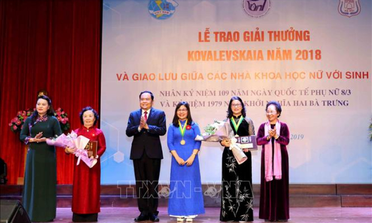 Giáo sư, Tiến sỹ Nguyễn Thị Lan nhận Giải thưởng Kovalevskaia năm 2018