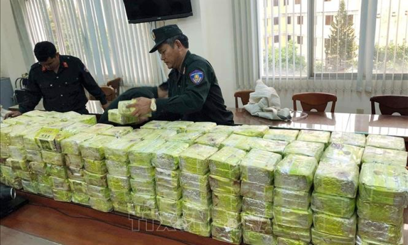 Thưởng nóng Ban chuyên án phá đường dây mua bán, vận chuyển 300kg ma túy đá