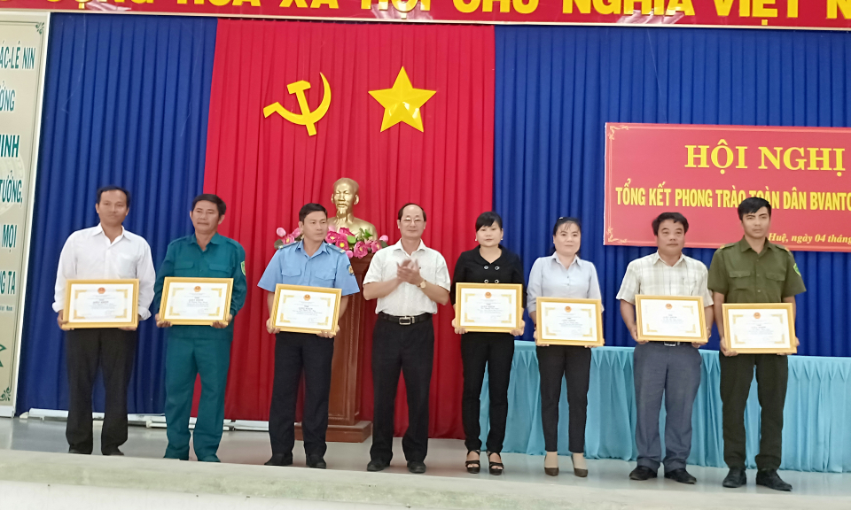 Đức Huệ: Tổng kết phong trào Toàn dân bảo vệ an ninh tổ quốc năm 2018