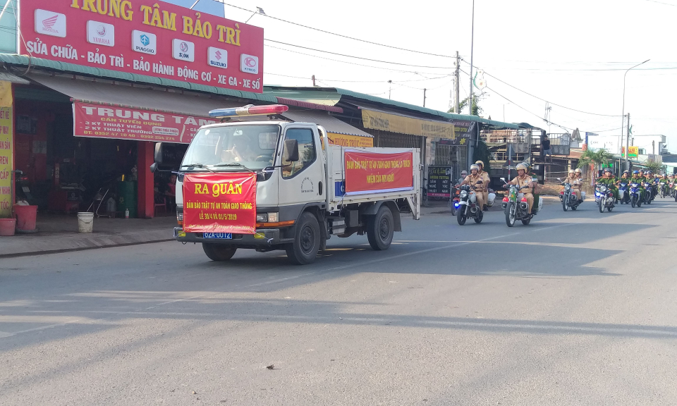 Đức Huệ: Ra quân đảm bảo trật tự an toàn giao thông trong dịp nghỉ lễ 30/4 và 1/5/2019