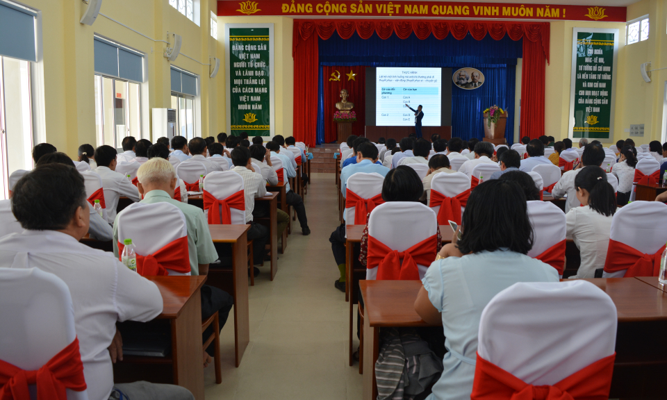 Cần Giuộc: Hội nghị chuyên đề “ Kỹ năng thuyết phục thông minh, đàm phán chuyên nghiệp”