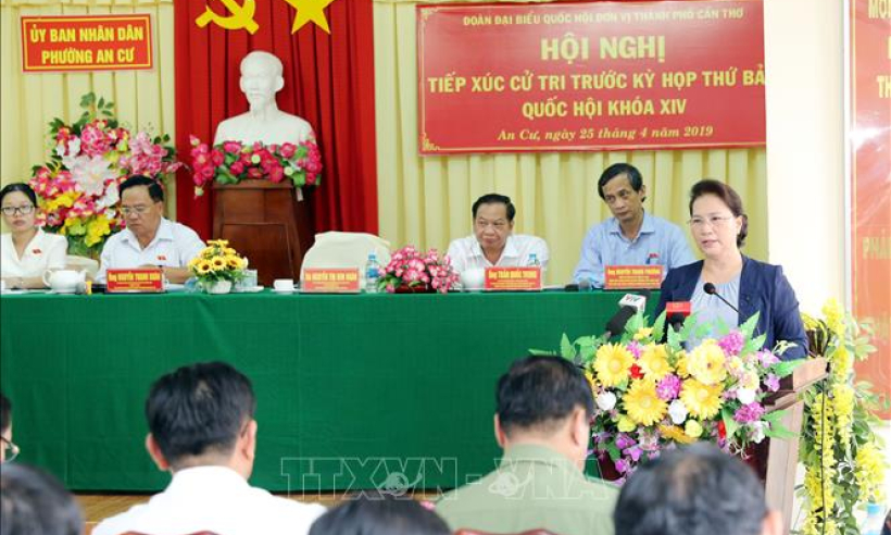 Chủ tịch Quốc hội Nguyễn Thị Kim Ngân tiếp xúc cử tri tại thành phố Cần Thơ