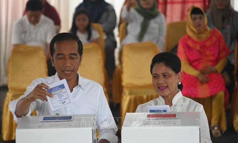 Bầu cử Indonesia: Đương kim Tổng thống Joko Widodo tạm dần đầu